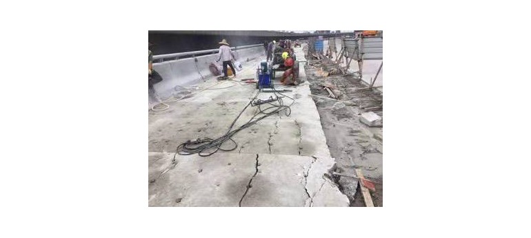 礦山拆除大塊石頭用150型液壓劈裂棒