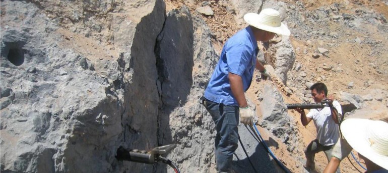 土石方工程分裂大塊石頭用液壓分裂機